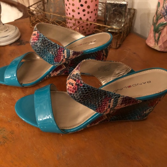 Beautiful Python Bandolino Wedge - Picture 2 of 3